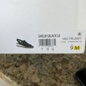 Vince Sandals. Shelby style. Size 9. Original box and dust bag.